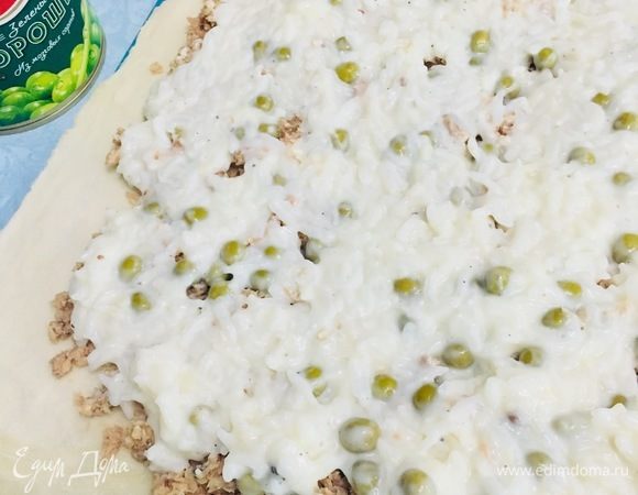 Равномерно нанести рисово-гороховый соус на рыбу.