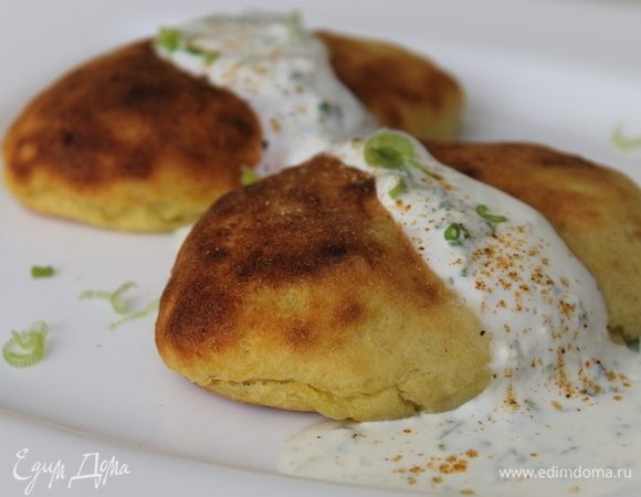 Подавайте комовики горячими со сметанным соусом. 
Приятного аппетита!