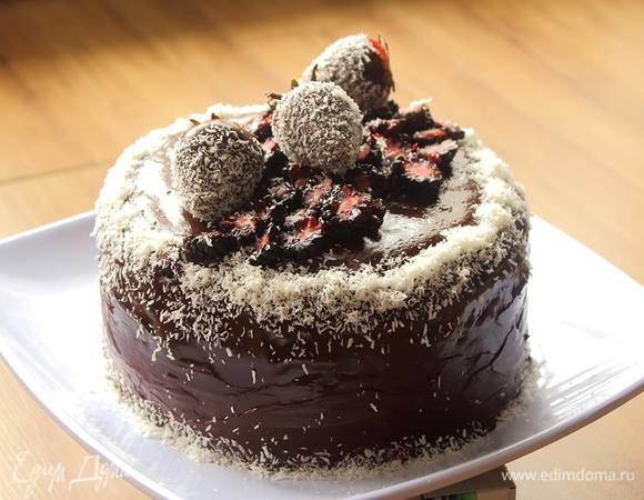 Украшаем на свой вкус:) У меня ежевика, клубника в шоколаде и снежок из кокосовой стружки.