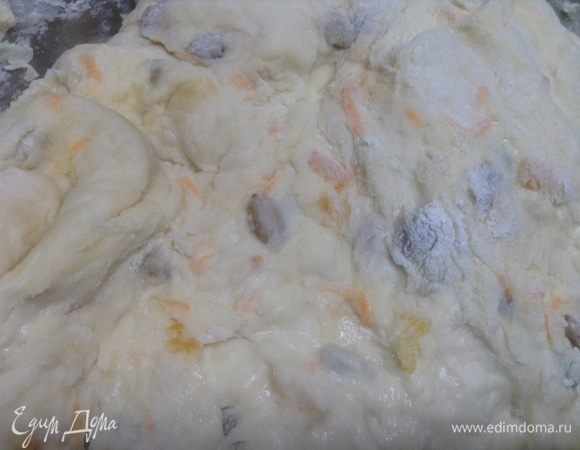 Если в процессе видим, что чуть жиже или липкое слишком, чуть муки и снова месить. Ручками. С улыбкой:)