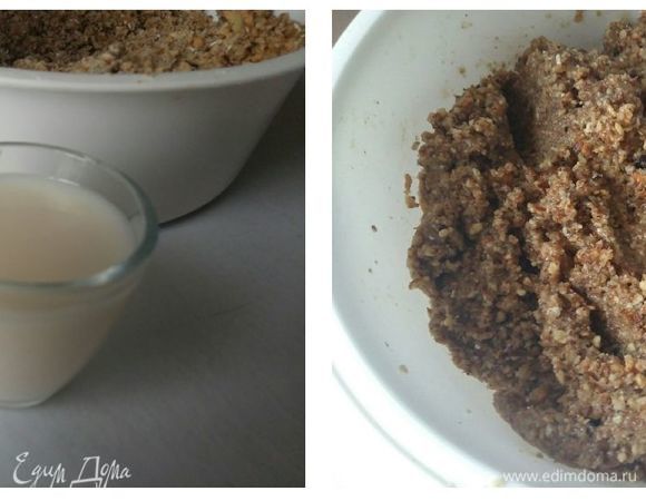 Добавить ликер (50 г). У меня стоял ликер Vana Tallinn, его и добавила, вы можете добавить другой. Вылить ликер в ореховую смесь и тщательно вымесить руками до однородности.