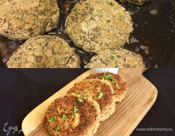 Затем достать котлеты и обжарить с обеих сторон до готовности.