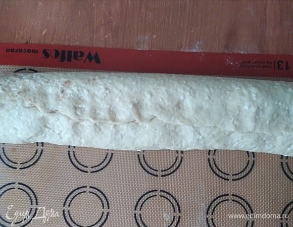 Свернуть в рулет, защипнув концы и серединку.