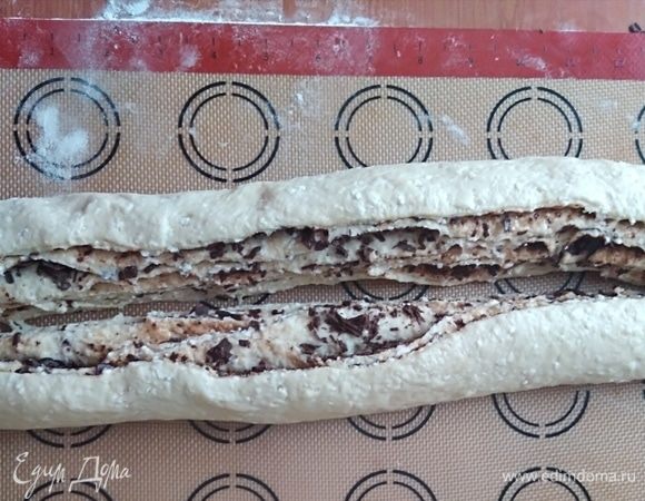 Разрезать вдоль рулета.