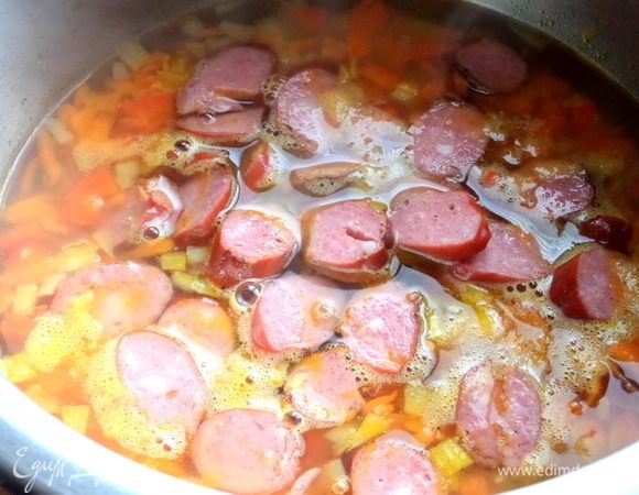 Переложить в закипевший бульон.