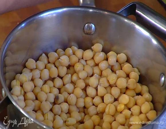 Нут предварительно замочить, затем отварить согласно инструкции на упаковке.