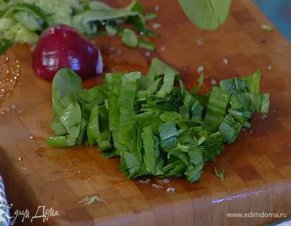 Щавель порезать не слишком мелко.
