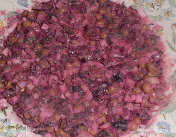 Смешать, заправить майонезом.