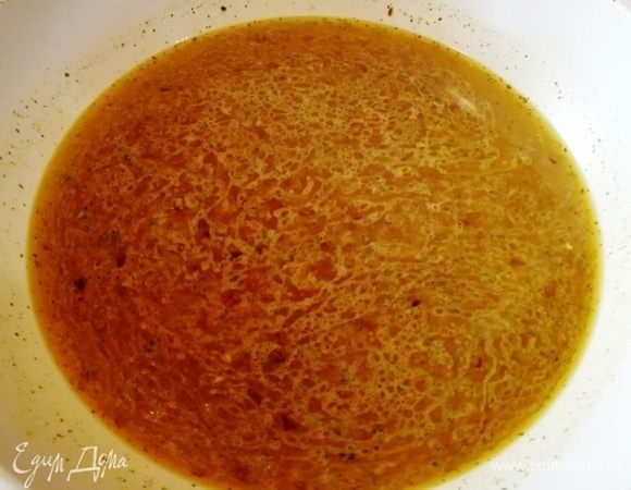 Выливаем в рис 2,5 стакана воды. Доводим до кипения, уменьшаем огонь на минимум и готовим рис под крышкой 20 минут.