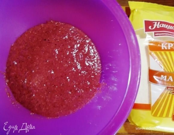 Печень измельчите блендером.