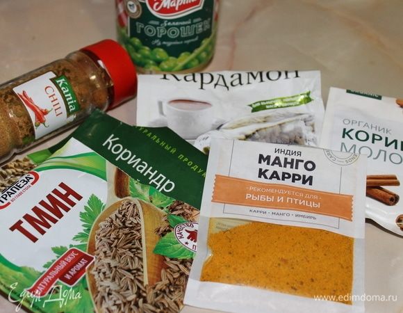 Подготовленные специи измельчите в кофемолке, если есть необходимость, и соедините все вместе, перемешайте. 