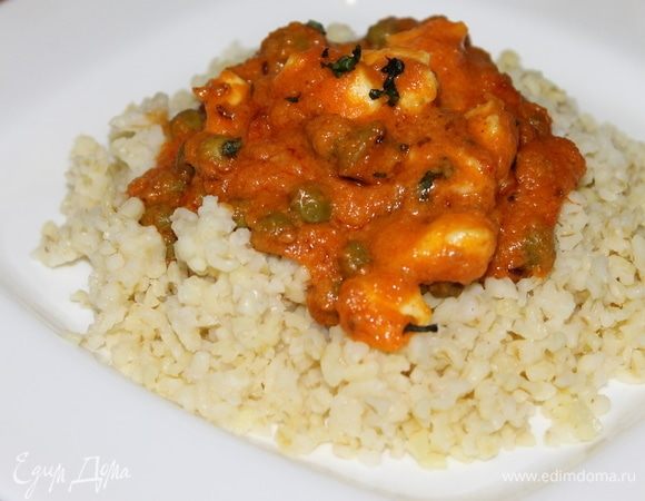 «Матар панир» хорошо сочетается с рисом, булгуром, а также можно это блюдо подать как гарнир к курице или самостоятельное блюдо.