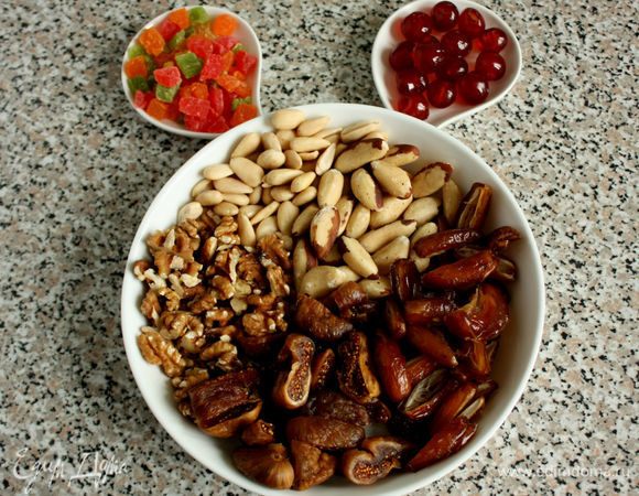 Вот, собственно, все, что нужно для начинки, +50 г глазированной красной вишни.