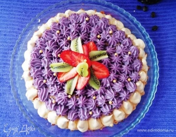 Украшаем клубникой и киви.