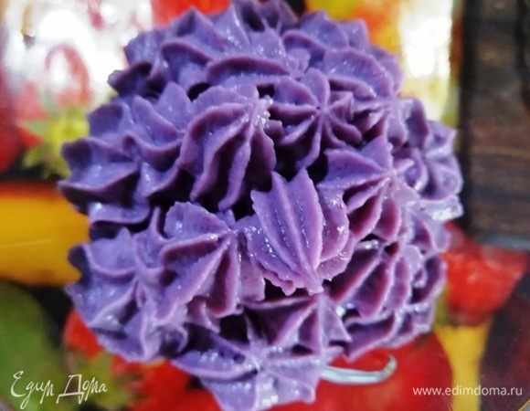 Оставшийся крем укладываем в креманку.