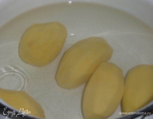 На 3-х литровую кастрюлю. Картофель отварить до готовности.