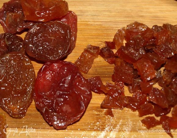 Сливу ТМ «Семушка» мелко нарезать. 