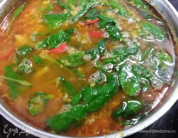 Суп довести до кипения, снять с огня. Он готов. Можно добавить в него любимую зелень. 