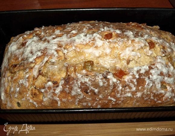 Достаем хлеб из духовки и оставляем до полного остывания в форме. Вот такая красивая корочка получается. 