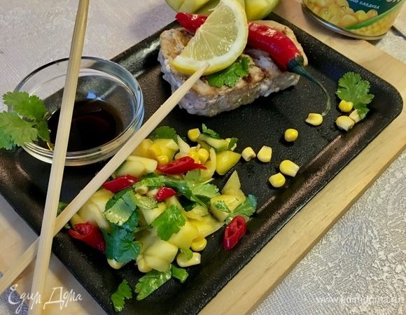 Не прошло и 30 минут, а яркий весенний благоухающий пряными ароматами и зовущий к столу, обед, а может быть ужин, готов! Соевый соус можно подать отдельно, кому не хватит соли.