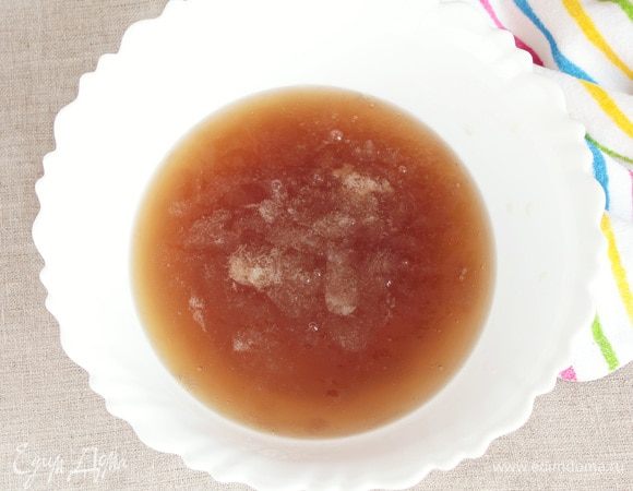 Остывший кисель отжать через ткань или двойной слой марли, чтобы семя не проскользнуло. Можно, конечно, через сито, но это в разы дольше и очень нудно.