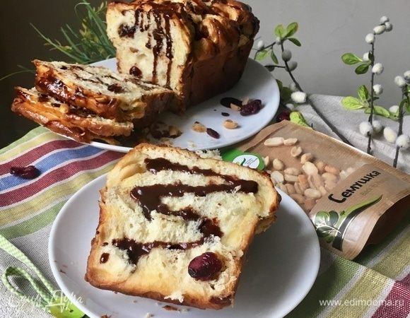 Поближе к себе тарелочку! Можно немного полить остатками глазури, и давайте скорее пробовать. Неимоверно вкусно! 