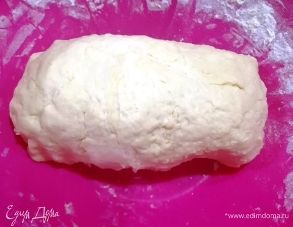 Замесим тесто. Накроем крышкой или пищевой пленкой емкость, и уберем в холодильник на 4 часа.