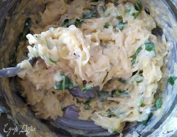 Всыпать муку и хорошо размешать.