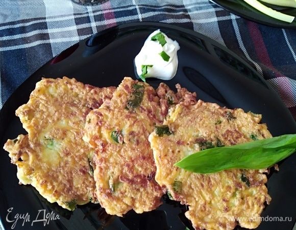 Подавать горячими со сметаной. Очень вкусно!