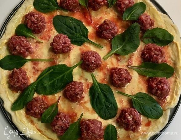 Между шариками — листики шпината.