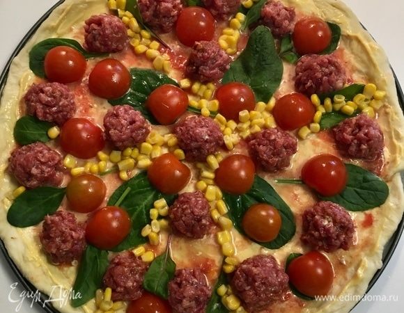 И финальный штрих в эту весеннюю картину — лучики из сладкой кукурузы ТМ «Фрау Марта». Духовку разогреть до 200°С, отправить в нее пиццу на 20 мин.