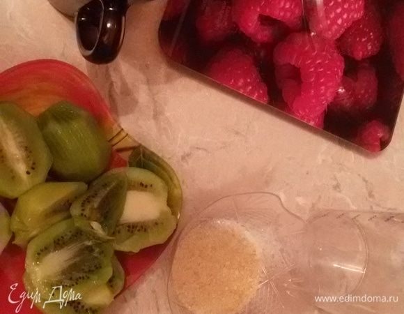 Дальше нам нужно сделать фруктовый слой. Ингредиенты.