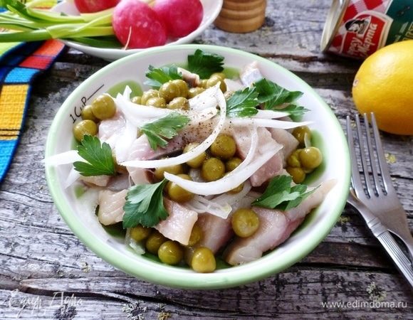 Простая, но вкусная закуска готова! Думается мне, она и праздничный стол украсит. Приятного аппетита!