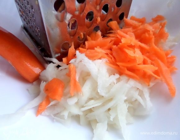 Морковь тоже. От сочности дайкона и моркови тут многое зависит.