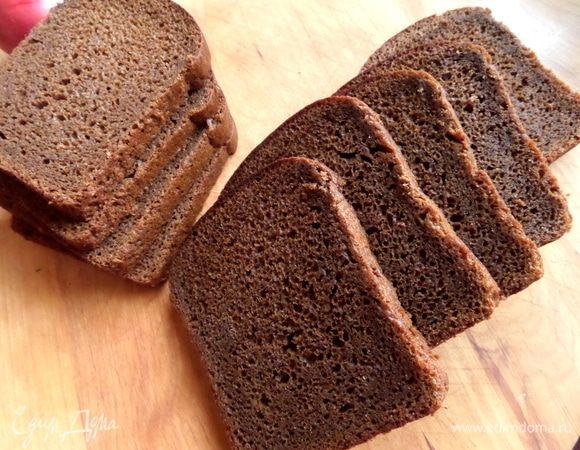 Для подачи делаем греночки вот из такого черного-черного кирпичика. Он очень вкусный, покупаю редко, так как стоит в 3 раза дороже, чем обычный, но он такой ароматный, слегка влажный, выпускают латвийские производители.