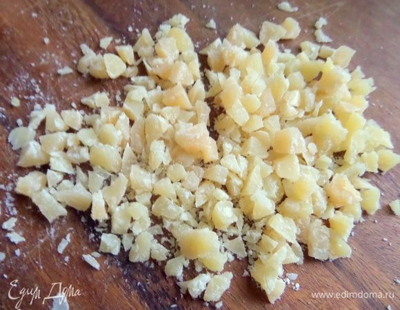 Или порубить ножом.