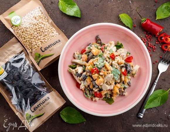 Заправьте салат греческим йогуртом, все перемешайте.Подавайте к столу вкусное и сытное блюдо. Приятного аппетита!