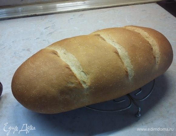 Выпекать при температуре 240°С 10 минут с паром. После снизить температуру до 190°С, убрать пар и выпекать еще 30 минут.
