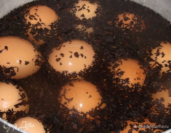 Залить водой. Поставить на огонь.