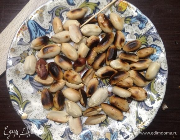 Например, в симпатичное блюдечко с зубочисткой:) — и детворе в комнату, чтобы уроки веселей делались до ужина:)