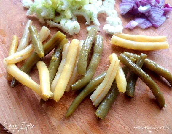 Стручковая фасоль у меня маринованная.