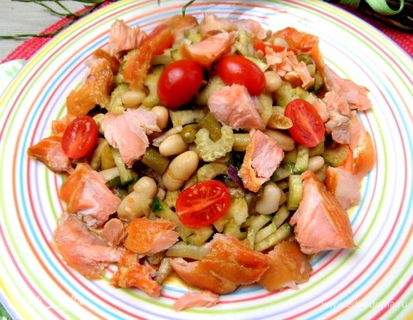 Положить кусочки рыбки вокруг или как нравится.