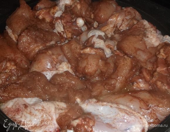 Выложить в сковороду или сотейник.