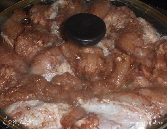 Поставить на огонь, накрыть крышкой.