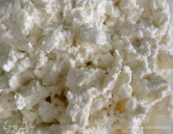 Для творожного кулича я брала настоящий жирный деревенский творог.