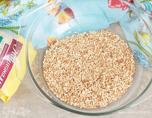 Любой шлифованный рис ТМ «Националь» (100 г) обжарить удобным для вас способом: в микроволновой печи или на сковороде. Остудить.