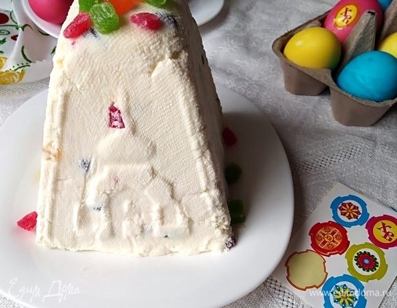 Украсить по желанию. Знаю, что некоторые присыпают сахарной пудрой. Я просто украсила цукатами.