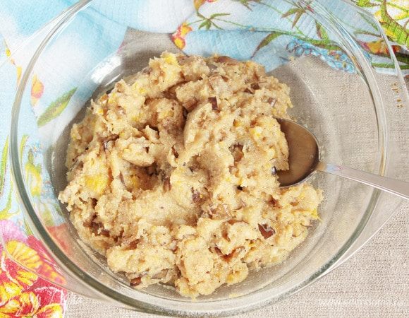 Фруктовую массу смешать с рисовой мучкой. Остудить.