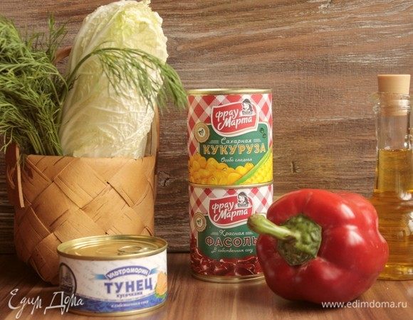 Подготовить необходимые продукты для салата.