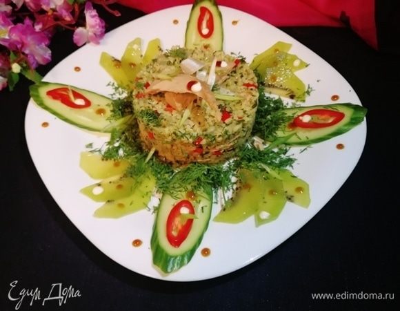 Для подачи я взяла киви, огурец, перец чили, укроп.